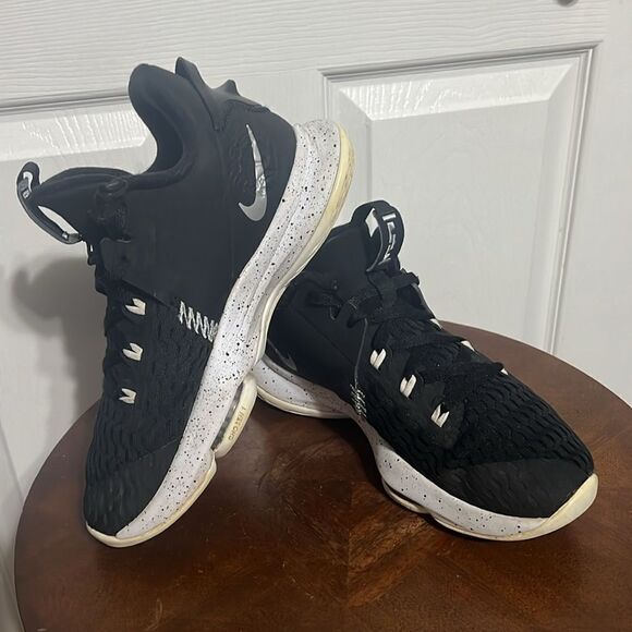 🏀 Nike LeBron Witness V5 Black/White Basketball Shoes LEBRON JAMES - Sz 8 - GUC - Picture 5 of 14